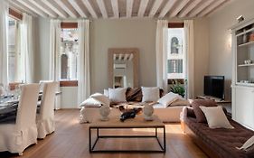 Bridge Of Sighs Luxurious Apartment